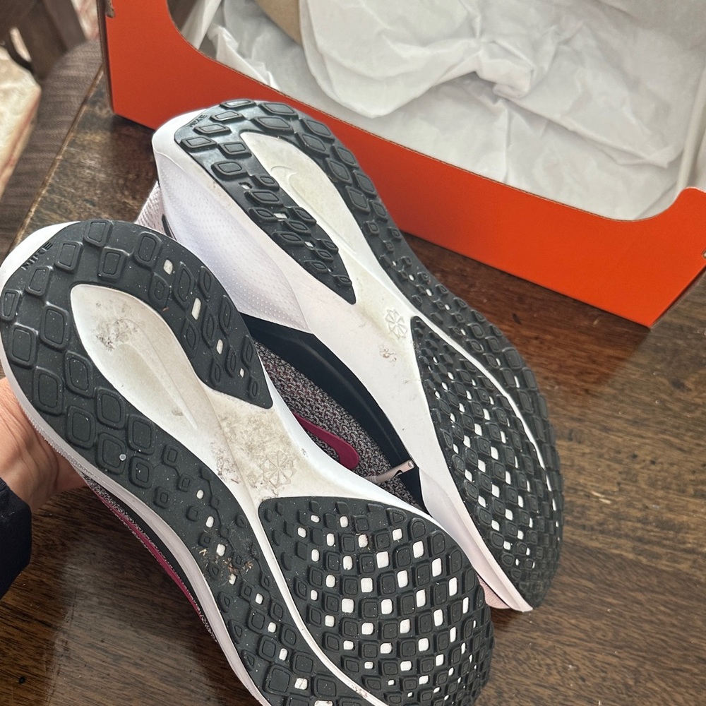 Like NEW Nike Pegasus Women's Athletic Shoes - Pink and Gray - Picture 4 of 8
